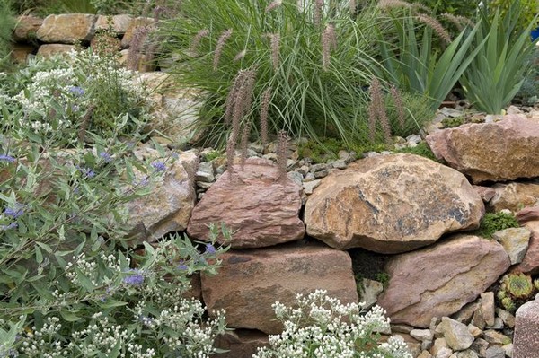 Reliable Southcenter landscaping boulders in WA near 98188