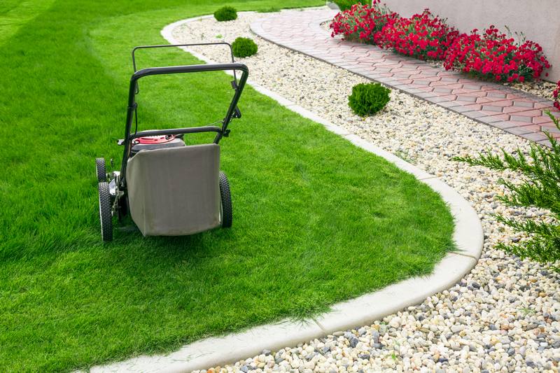 White Center lawn care professionals in WA near 98106