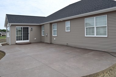 Klahanie concrete patio expertise in WA near 98029